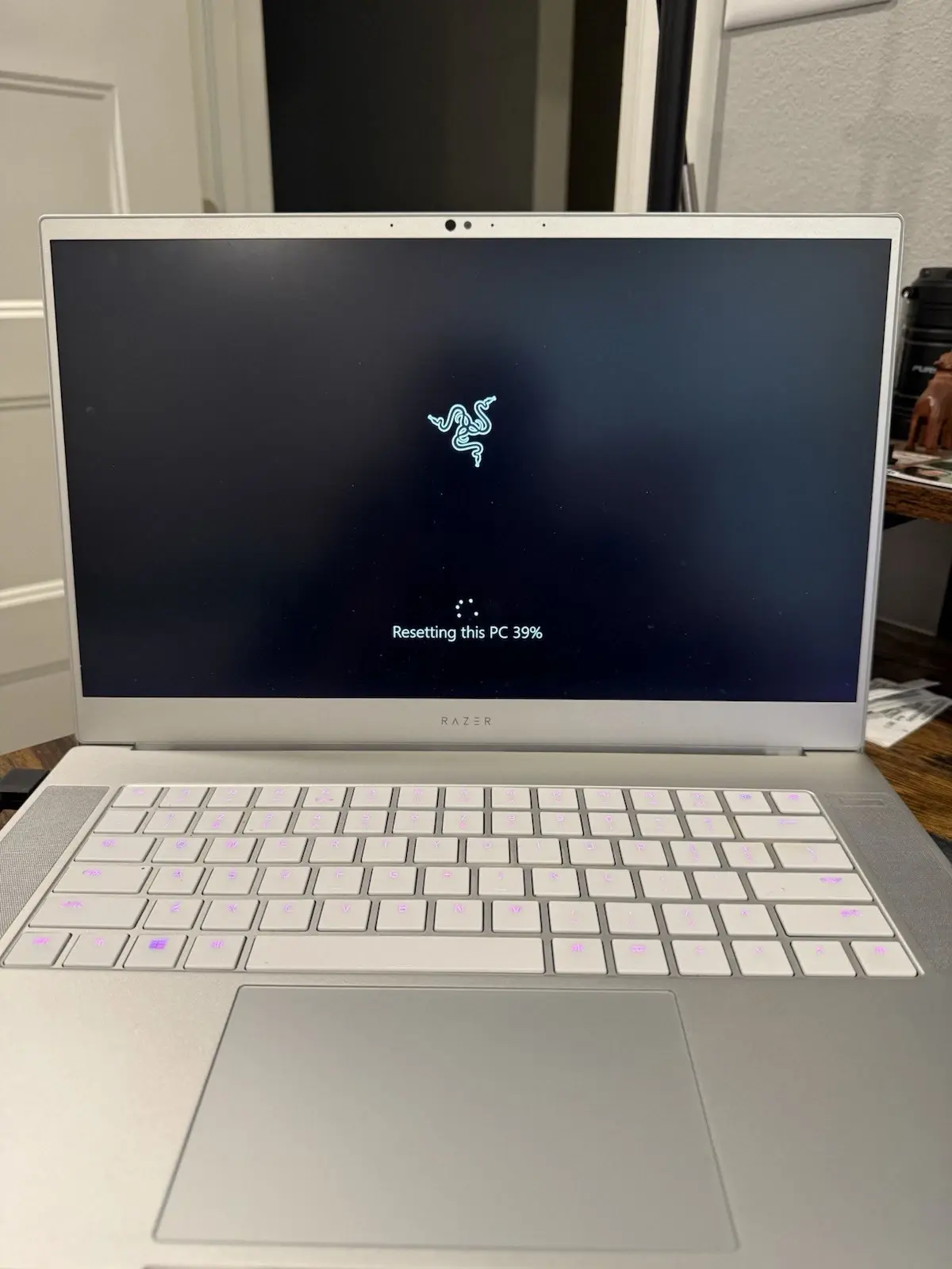 Razer Blade Advanced 15 Mercury White Laptop I7 8750H 16GB RTX 2060 512GB SSD