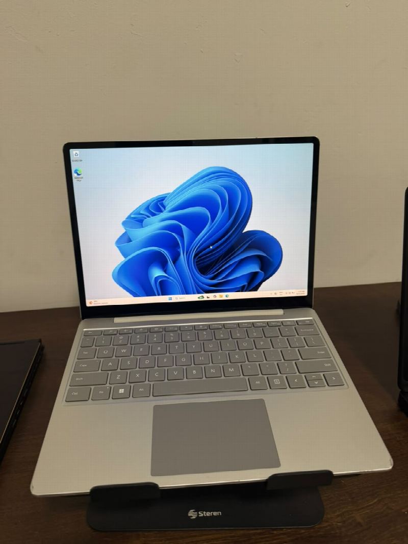 Microsoft Surface Laptop Go 2 12.4" i5 2.40GHz/8GB/128GB (Platinum)