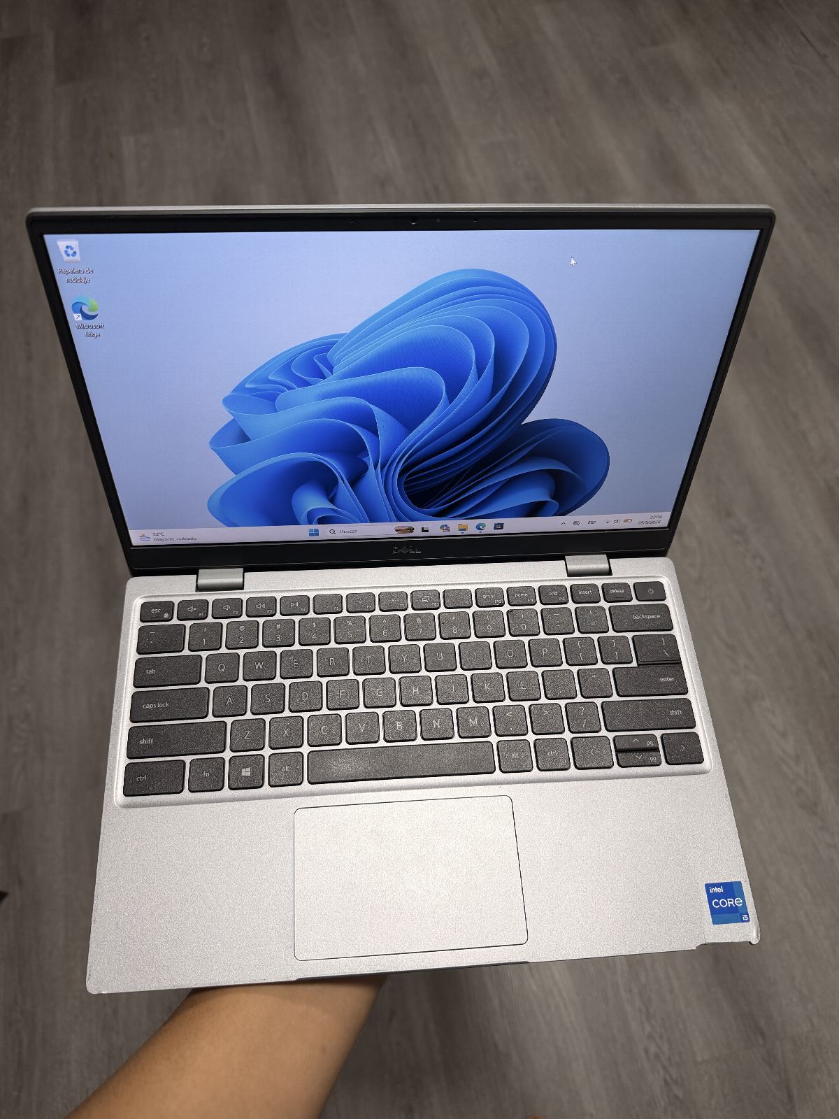 Dell Latitude 3320 13.3" Core i5 | 16GB 256GB-SSD | Leve detalle esquina